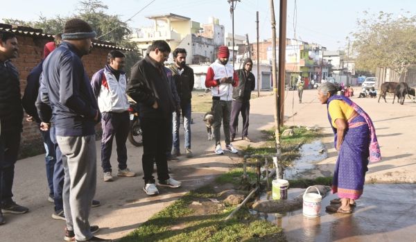 आयुक्त ने वार्डों का किया निरीक्षण