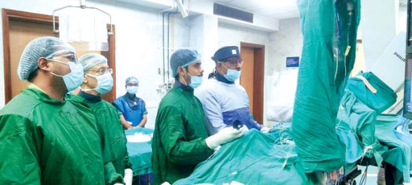 वाल्व प्रत्यारोपण के दौरान बंद हुईं हृदय की नसें, स्टेंट से चिमनी बनाकर बचाई जान