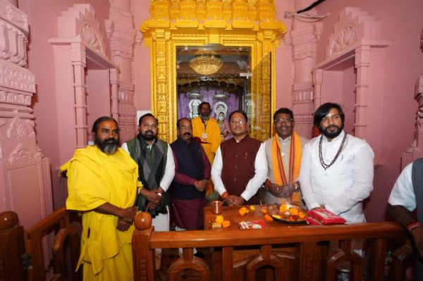 चतुर्भुज सिरकट्टी धाम में नवनिर्मित श्री राम जानकी मंदिर में सीएम ने पूजा-अर्चना कर धर्मध्वज की स्थापना की