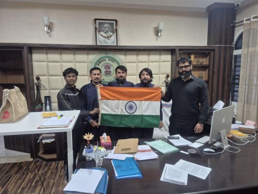 विश्वशांति की अलख लेकर जशपुर पहुंची विश्व पदयात्री टीम