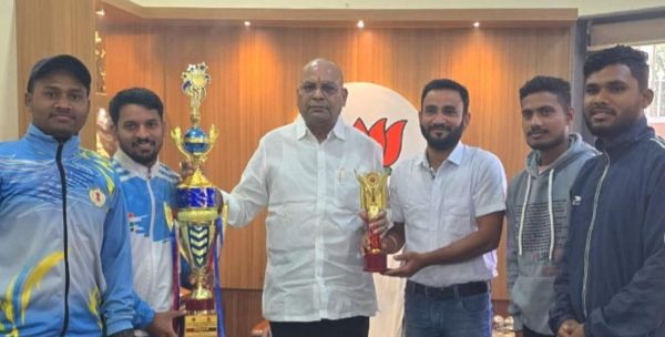 बॉल बैडमिंटन स्पर्धा नेपाल में स्वर्ण पदक विजेता नरेन्द्र का स्वागत