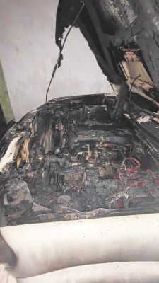 पुरानी रंजिश, कार में लगाई आग, आरोपियों पर एफआईआर  