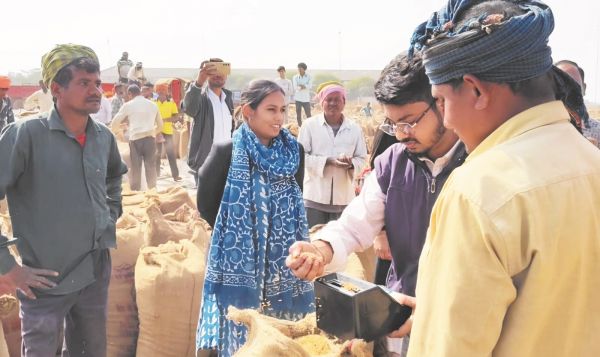 बीजाभाट, सरदा और लेंजवारा के धान खरीदी केंद्रों का किया निरीक्षण