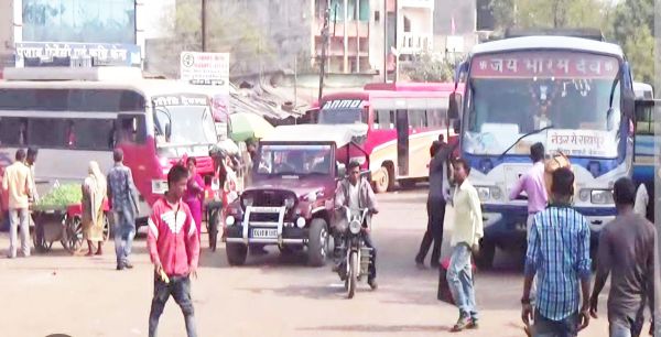 दो बाइक की आमने-सामने टक्कर, बालिका की मौत, दो घायल 