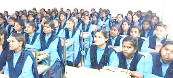  बोर्ड परीक्षा की तारीख घोषित, पढ़ाई कोर्स पूरा नहीं