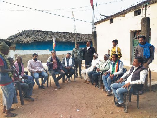 मनरेगा बचाव संग्राम: कांग्रेस ने चौपाल लगा ग्रामीणों को किया जागरूक