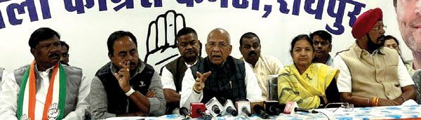 मनरेगा बचाओ संग्राम अभियान के तहत कांग्रेस की पत्रकार वार्ता