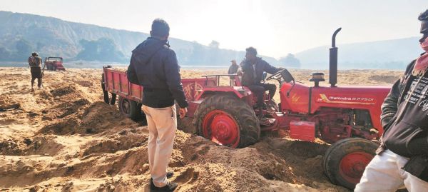  रेत के अवैध परिवहन में लिप्त 23 वाहन जब्त