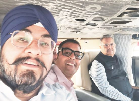 भावेश बैद व सुमित सिंह को हेलीकाप्टर में ले गए रमन सिंह