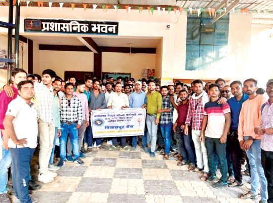 पॉवर कंपनी की हठघर्मिता, संविदा विद्युत कर्मी आंदोलन पर