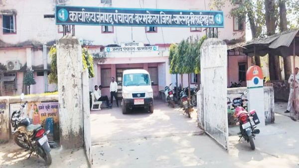 उपसरपंच चुनाव में मत प्रभावित करने के आरोप, मामला न्यायालय में लंबित