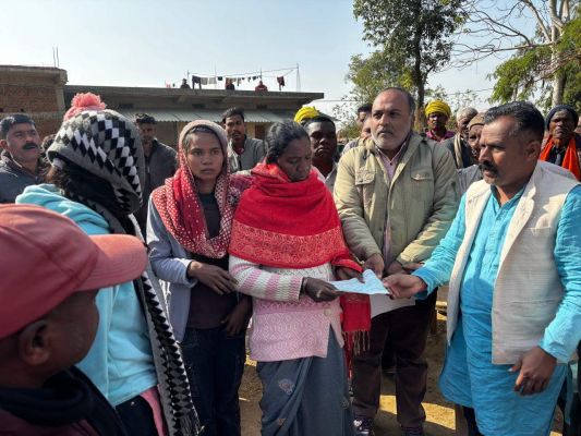 रेल लाइन दोहरीकरण हादसे में मृत कामगार के परिजनों को मिली सहायता राशि