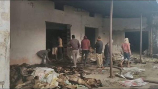 दो साल से बंद राइस मिल में लगी आग, दो लाख से अधिक बारदाना खाक