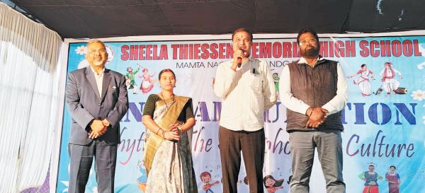 स्कूल के वार्षिकोत्सव में पहुंचे महापौर