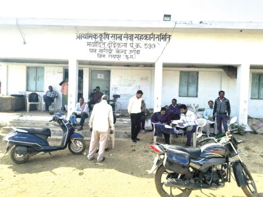 सर्तक ऐप से सख्त निगरानी: धरसीवां में 200 क्विंटल धान व ट्रक जप्त, मिल सील