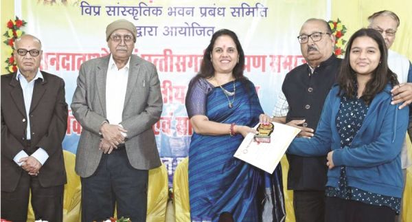 युवाओं को समाज से जोडऩे की जरूरत: प्रो. पाण्डेय