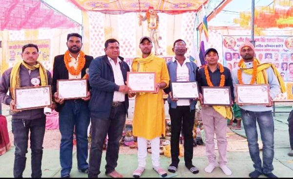 सोसायटी केंद्र पाली में  शहीद वीर नारायण सिंह  की मूर्ति स्थापना