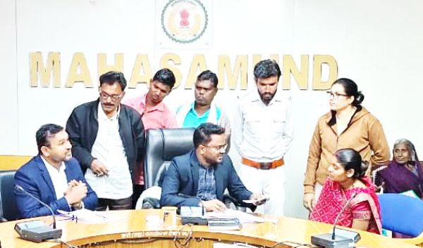 सीईओ ने जन चौपाल में सुनीं समस्याएं