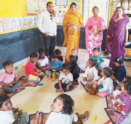 नपं अध्यक्ष ने आंगनबाड़ी बच्चों संग मनाई मकर संक्रांति