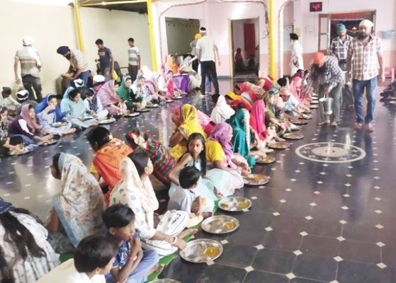 मकर संक्रांति पर गुरुद्वारा में लंगर