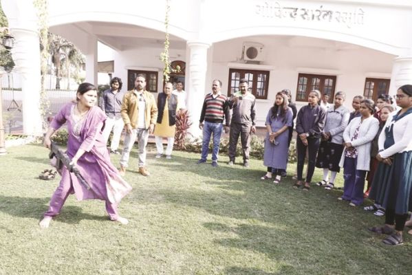 ठाकरे परिसर के कर्मियों  ने मार्शल आर्ट सीखा