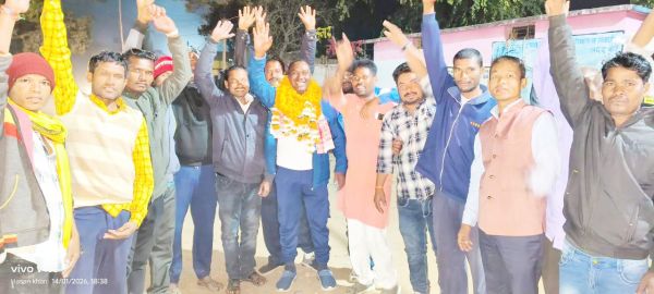 मैनपुर ब्लॉक कांग्रेस अध्यक्ष रामकृष्ण के बनने पर जश्न, आतिशबाजी के साथ निकाली रैली