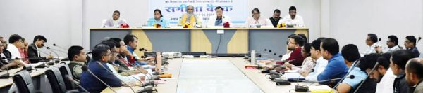  प्रभारी मंत्री लखन लाल देवांगन ने ली विभागीय समीक्षा बैठक