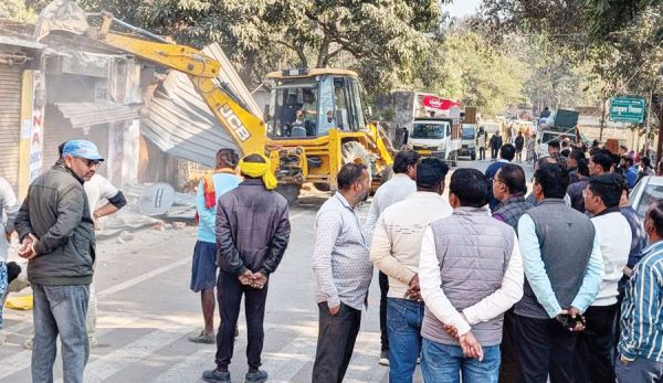 नए जिला न्यायालय भवन के लिए नजूल भूमि मुक्त, 6 कब्जाधारियों पर चला बुलडोजर