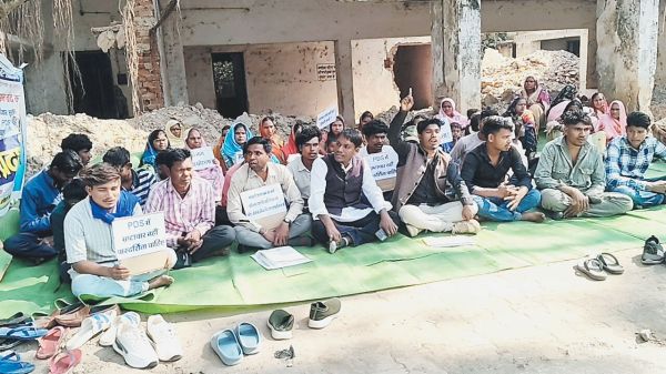 सरकारी चावल गबन समेत कई आरोप, धरना-प्रदर्शन