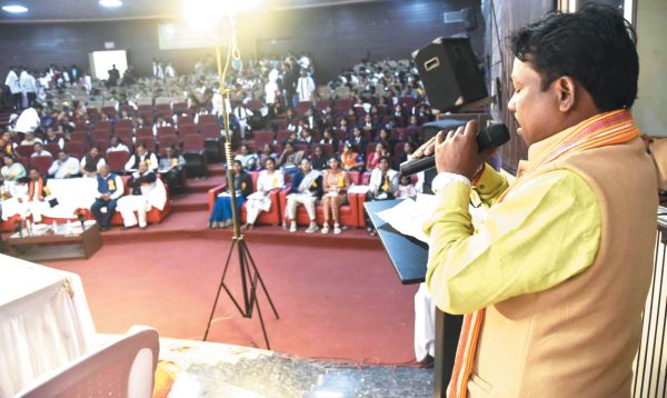 संभाग स्तरीय युवा संसद का सांसद ने किया शुभारंभ