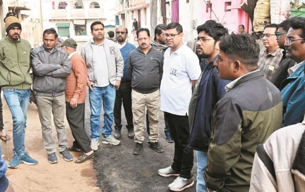 आयुक्त ने जोन-4 खुर्सीपार का किया निरीक्षण