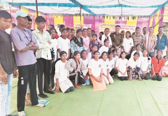 गढ़सिलयारा एनएसएस कैम्प में केशकाल पुलिस ने लगाया सायबर जागरूकता शिविर