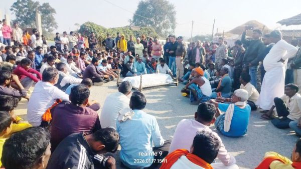 बुजुर्ग की हत्या से उबाल, गिरफ्तारी नहीं होने पर सडक़ जाम कर ग्रामीणों का धरना