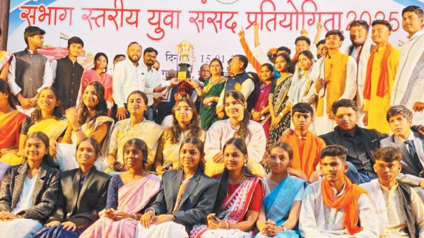 संभाग स्तरीय युवा संसद प्रतियोगिता में कोंडागांव लगातार दूसरी बार  प्रथम