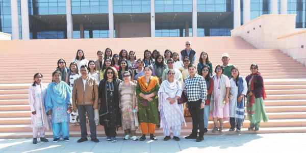 छत्तीसगढ़ की महिला पत्रकारों  का गुजरात अध्ययन भ्रमण