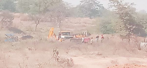 श्मशान भूमि पर अवैध कब्जे की शिकायत के बाद पिता-पुत्र पर हमला