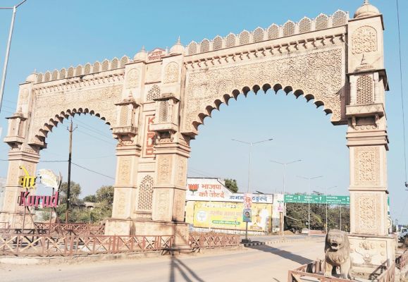 राजस्थानी शैली का अटल विजय द्वार खो रहा चमक