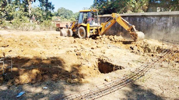 पीएम आवास के नाम पर अतिक्रमण हटाया