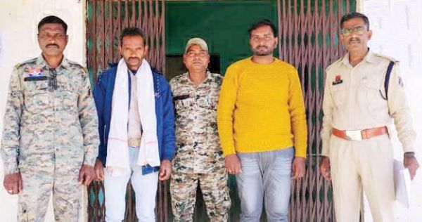 65 बोरी अवैध धान जब्त, दो आरोपी गिरफ्तार