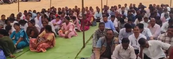 मांगों को लेकर छत्तीसगढ़ सहायक शिक्षक-समग्र शिक्षक फेडरेशन का धरना,  एसडीएम को सौंपा ज्ञापन