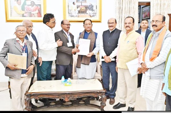 पेंशनरों की 14 सूत्रीय मांगों को लेकर सीएम से मिला प्रतिनिधिमंडल