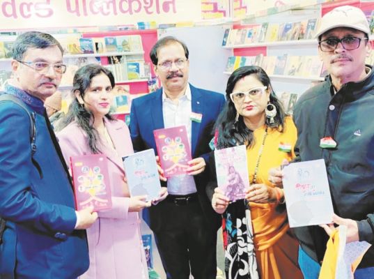 विश्व पुस्तक मेला में भिलाई के साहित्यकारों का पुस्तक विमोचन