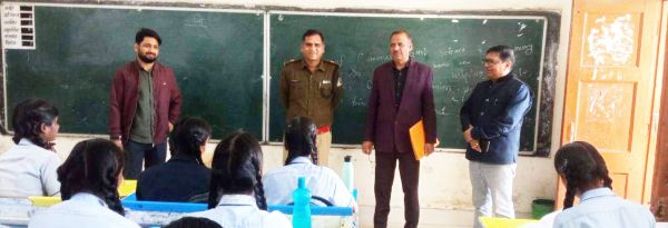 सदस्यों ने किया परीक्षा केन्द्रों का निरीक्षण