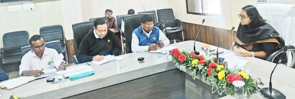 कार्य में अनावश्यक देरी बर्दाश्त नहीं की जाएगी-कलेक्टर