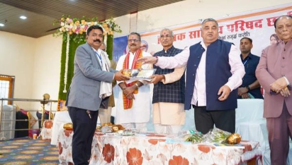 गिरीश शर्मा  शिक्षक  साहित्य   साधक  सम्मान  से  सम्मानित