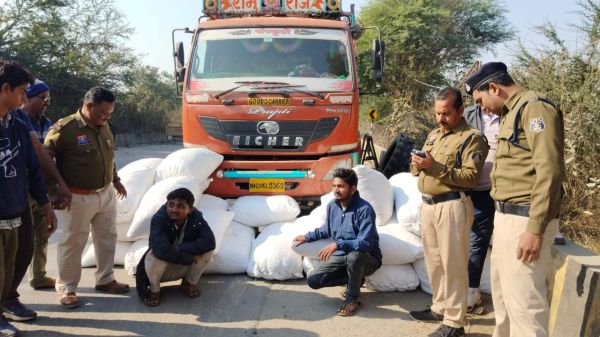 950 किलो गांजा जब्त, दो अंतरराज्यीय तस्कर गिरफ्तार