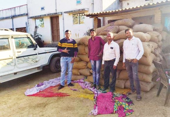 सीमाओं पर 223 क्विंटल अवैध धान जब्त