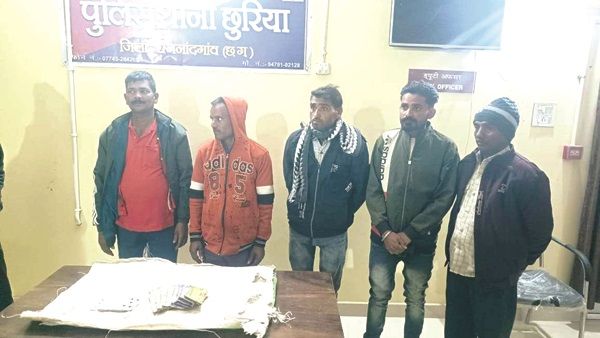 खेत में जुआ खेलते 5 जुआरी पकड़ाए, नगदी भी जब्त
