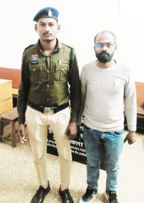 नकली सोना रखकर लाखों का लोन, एक आरोपी गिरफ्तार, मुख्य आरोपी की तलाश