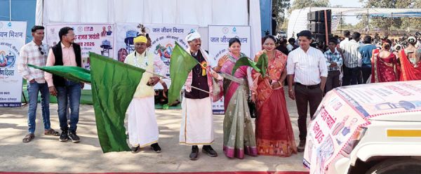 जन जागरूकता रथ को हरी झंडी